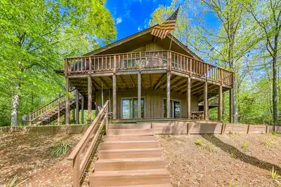 Image de Serene lakefront home with free WiFi, private dock, game room, & central Ac