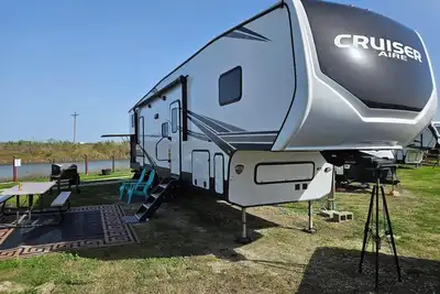 Image de Family Beach Rv-Cruiser Aire 5th Wheel - Sleeps 7