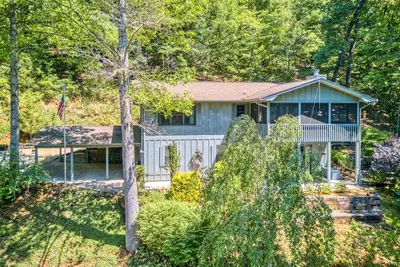 Image de Dog-friendly home within golf community with WiFi, Ac, gas & wood fireplaces