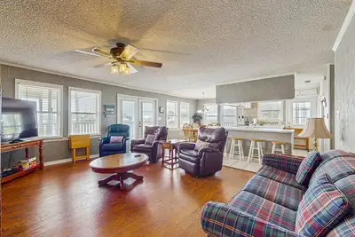 Image de Dreamy Duplex on the Bay w/ Views, Full Kitchen & Free WiFi - Dogs Welcome!