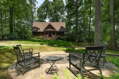 Image de Allergy-free lakefront home with private beach, water views, firepit, & Ac