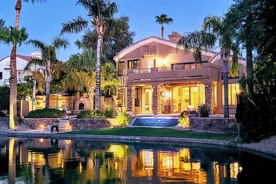 Image de Lakefront Luxury: Gym, Spa, Pool, Dog-Friendly