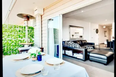 Image de surf, shops and spacious apartment