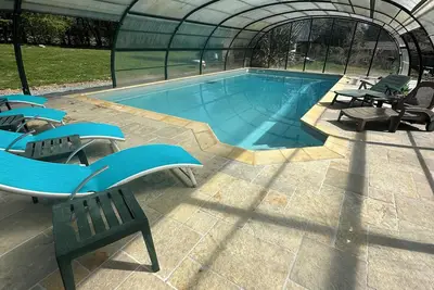Image de Les Charmettes, 3 chambres, Piscine couverte et chauffée, dans un parc clos.
