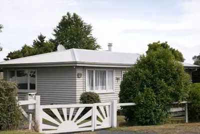 Image de *No Service Fee* Central - Walk to Town and Lake!