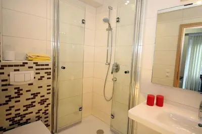 Image de Appartement mit Balkon, Dusche, Wc, Kat. 2/1 Raum - Ferienwohnungen Café Schneidewind Kirchstraße