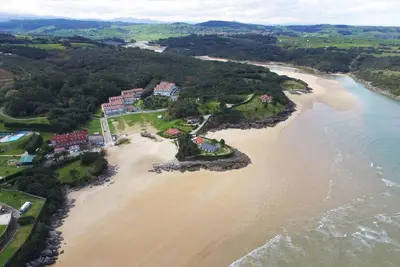 Image de DĂşplex primera lĂnea con piscina, tenis y vistas al mar La Arena 4607