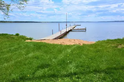 Image de Remodeled Cabin, Grill, Outside Seating, New Heating & Ac, Dock, Swimming & More