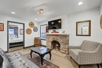 Image de The Chuckwick House - Sleeps 10 in Beds