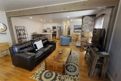 Image de Ski View 1 Bella Vista - In Town - On Main Street - End Unit - WiFi - Cable - El