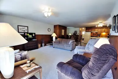 Image de Ski View 3 - In Town - On Main Street - WiFi - Cable - Wood Burning Fireplace -