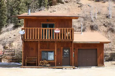 Image de Lrm Cabin - In Town - Walk to Main Street - WiFi - Satellite - Wood Burning Fire