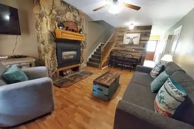 Image de Valley Condo 104 - Creekside - Wi-Fi - Hot Tub - Fireplace - Washer/Dryer - Pet