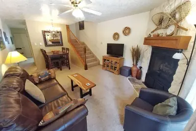 Image de Valley Condo 109 - Creekside - Wi-Fi - Hot Tub - Fireplace - Washer/Dryer - Gril