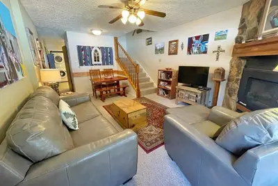 Image de Valley Condo 103 - Creekside - Wi-Fi - Hot Tub - Fireplace - Washer\/Dryer - Play