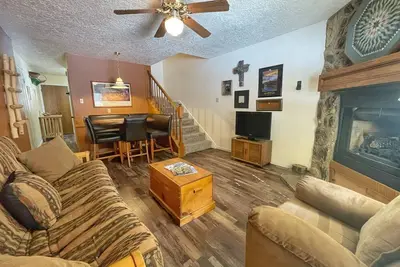 Image de Valley Condo 107 - Creekside - Wi-Fi - Hot Tub - Fireplace - Washer/Dryer - Gril