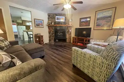 Image de Valley Condo 116 - Creekside - Wi-Fi - Hot Tub - Fireplace - Washer/Dryer - Gril