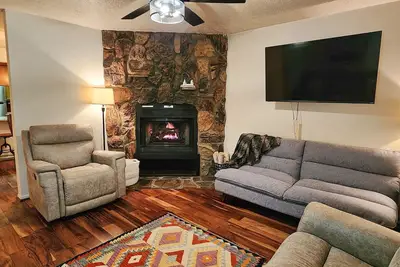 Image de Valley Condo 117 - Creekside - Wi-Fi - Hot Tub - Fireplace - Washer/Dryer - Pla