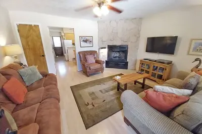 Image de Valley Condo 126 - Creekside - Wi-Fi - Hot Tub - Fireplace - Washer/Dryer - Gril
