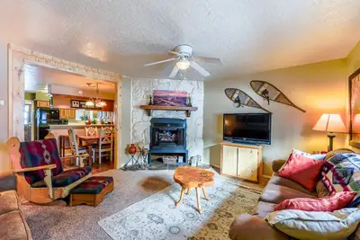 Image de Valley Condo 119 - Creekside - Wi-Fi - Hot Tub - Fireplace - Washer/Dryer  - Gri