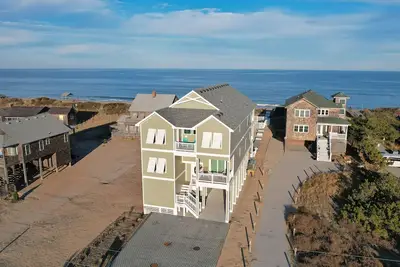 Image de Spacious Oceanfront Nags Head Home with Private Pool!