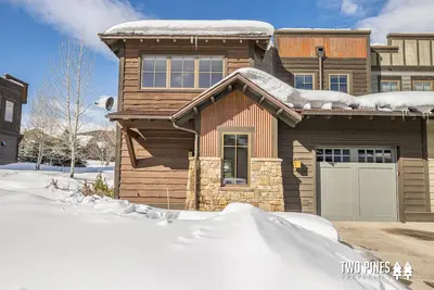 Image de Stunning, Modernized Town Center Home! Hot Tub! 15 Min Drive to Resort!
