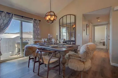 Image de Beautiful Condo In Great Location With Great Views!