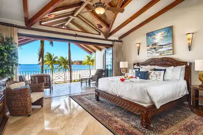 Image de Luxurious Beachfront Villa