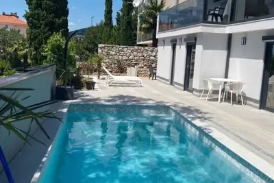 Image de Appartement de vacances avec vue sur la mer et piscine