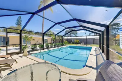 Image de Coastal Oasis w/ Shared Pool, 2 Mi to Beach!