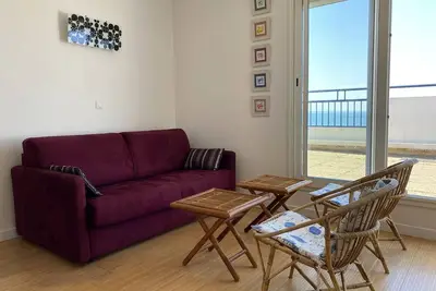 Image de Charmant studio avec pleine vue mer.