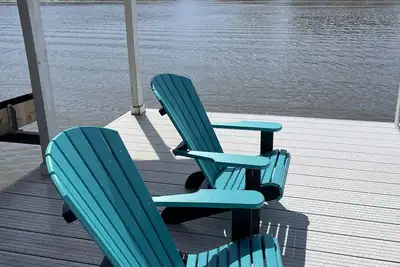 Image de Summers Dream! Great Views - Flat Back Yard - Float Mat -Kayaks -Steps into Lake