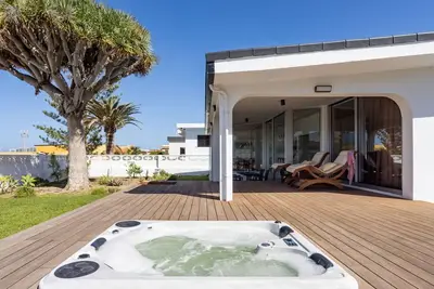 Image de Belle maison de vacances privée avec bain à remous, Wifi, Tv, terrasse, vue panoramique, parking