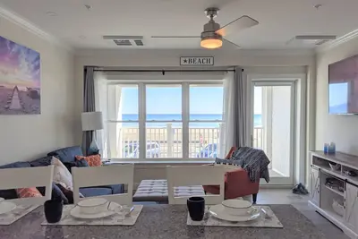 Image de Your family's next oceanfront vacation \"Sandy Shores\"