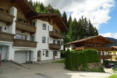 Image de Maison de vacances \"Chalet Bergzauber\" avec vue sur la montagne