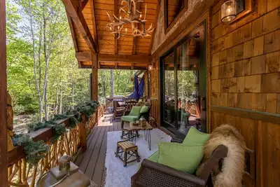 Image de Winterfell Lodge at Eagles Nest - near tennis, pickleball with a creek and firepit!