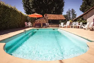 Gîte de charme avec piscine à Vézac