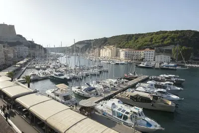Image de Superbe studio cozy sur la Marina de Bonifacio