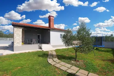 Image de House 2068/33650 (Istria - Fažana), 1000m from the beach
