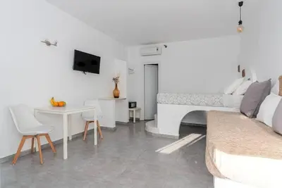 Image de Brand new studio apartment for 3 people, with private outdoor terrace