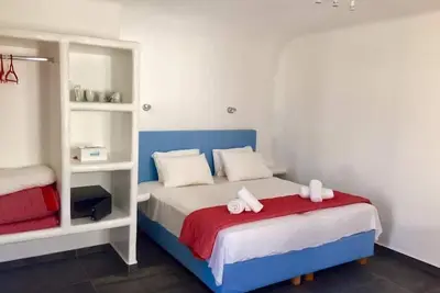 Image de Apartment for 4 people, located in Vrysi area,