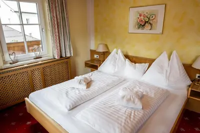 Image de Sonnberg with gourmet half board - Das Hintersee