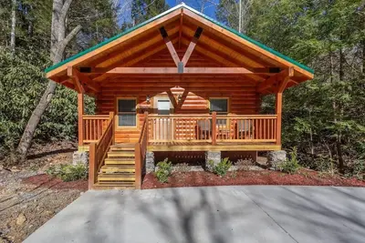 Image de Near Downtown Gatlinburg/Hot Tub/Newly Built Cabin