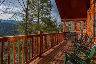 Image de Near Downtown Gatlinburg/Beautiful Views/Hot Tub