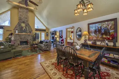 Image de 4 Bd 3 Ba Cabin, Private, Views, Winter Access, Wifi, Pet Friendly Sleeps 8