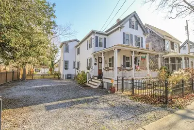 Image de Adorable 5 Bedroom, Victorian Getaway - Newly Renovated- Book Today!