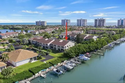 Image de Second Story Villa with Marina View and Private Beach Access