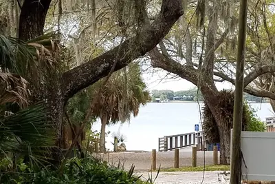 Image de Renovated Waterfront Home