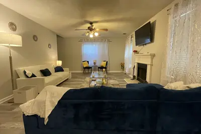 Image de Original BeeNomadic Atl, Comfy Home Minutes From Airport & Downtown