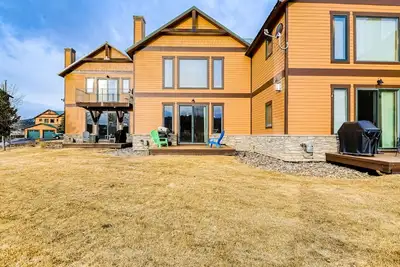 Image de Cozy Dog-Friendly Retreat w/Gas Fireplace, W/D, Furnished Patio